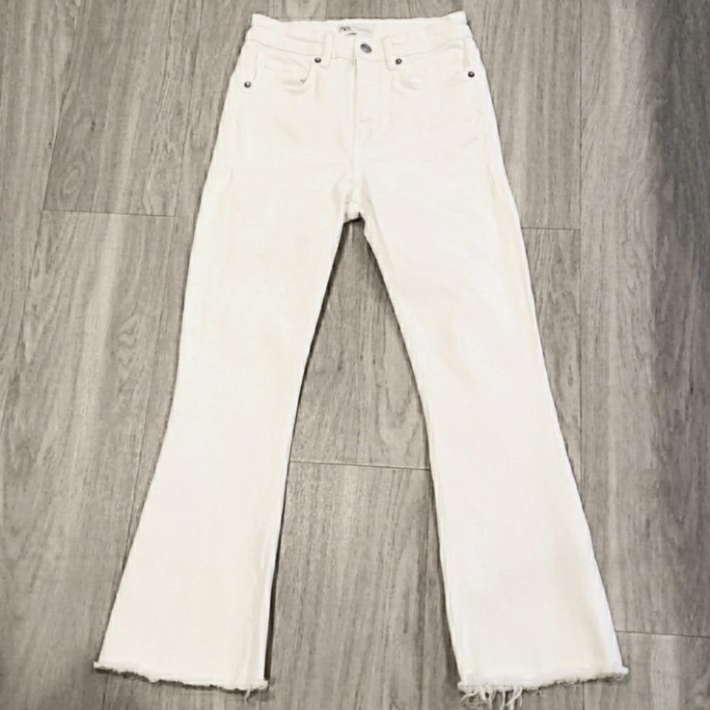 Zara Mid Rise White Cropped Flare Jean Sz 2